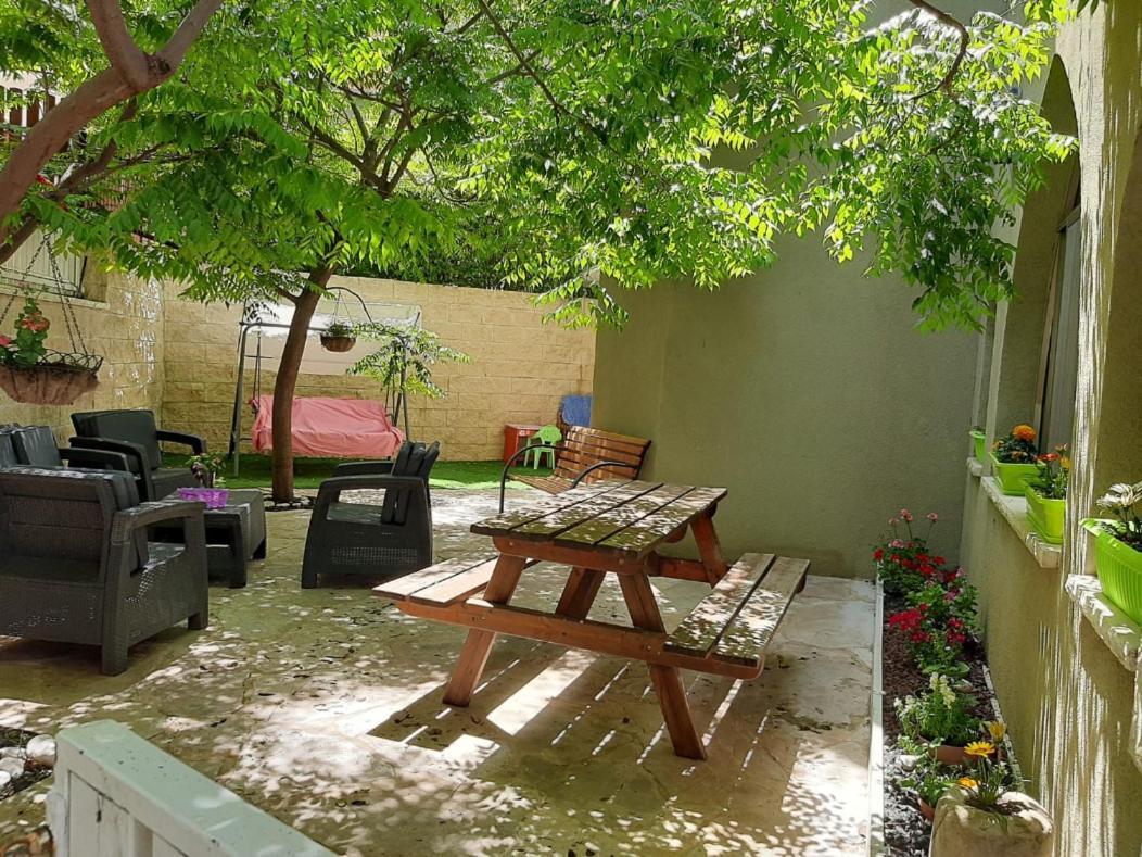 Garden Apartments. Mas'ada Екстер'єр фото