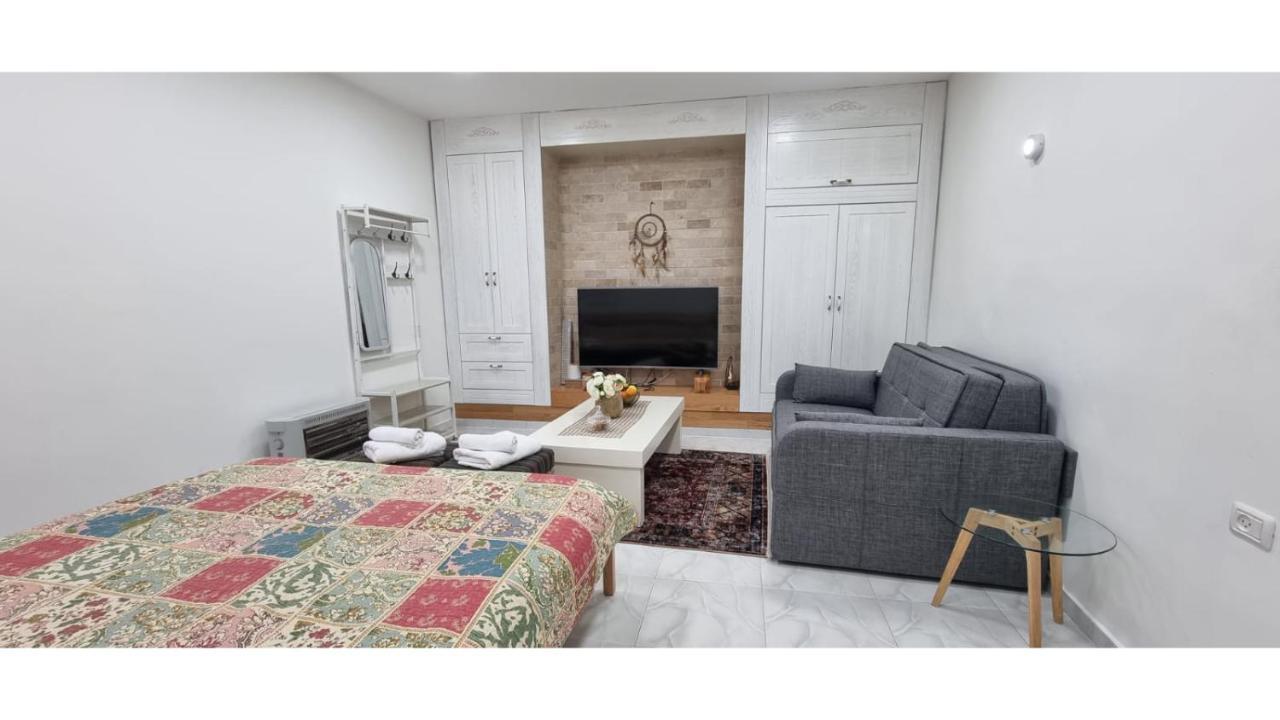 Garden Apartments. Mas'ada Екстер'єр фото