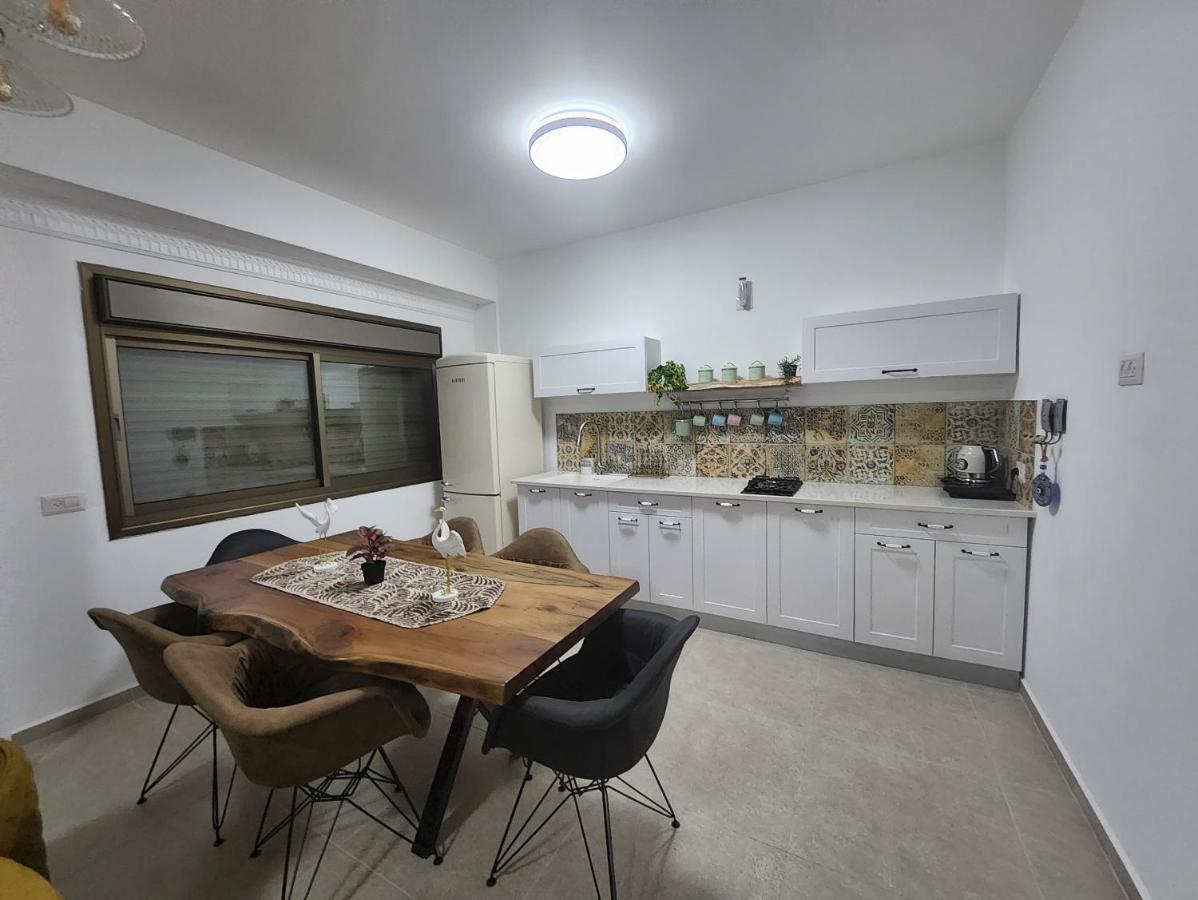Garden Apartments. Mas'ada Екстер'єр фото